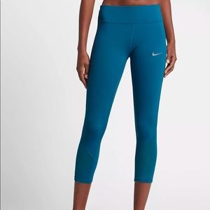 EUC Nike Epic Lux 22" Running Crops, Size Small